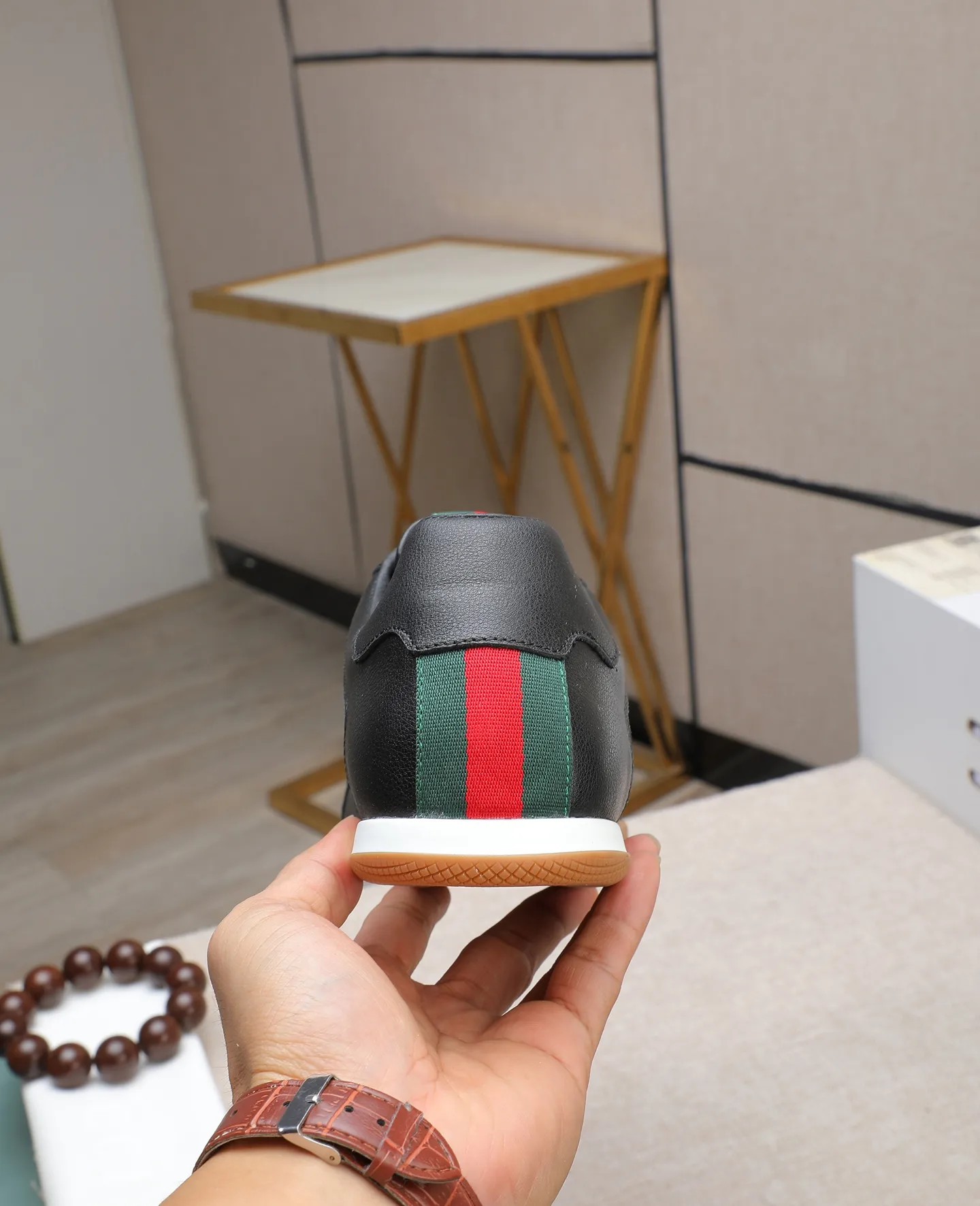 Men's shoes 💰460 GUCCI🔍🔍The latest models are on sale at the same time at the counter. Original calfskin imported from Italy, genuine leather lining, (high-end, extravagant, and classy) with exquisite workmanship. Soles: Original soles specially provided by the original factory. ⚠Exclusive double-layer movable molded soles are super comfortable⚠. Photos of the real thing🎬The real thing is even better🔍🔍"High quality·Follow the order" Code number 38-44